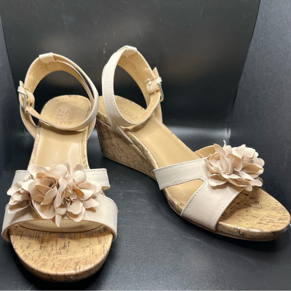 Naturalizer brand Areda flower wedge size 8